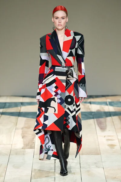 Look 18